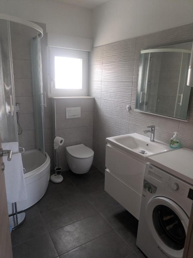 Apartman Ac With 2 Bedrooms And 2 Bathrooms-free Private Parking
